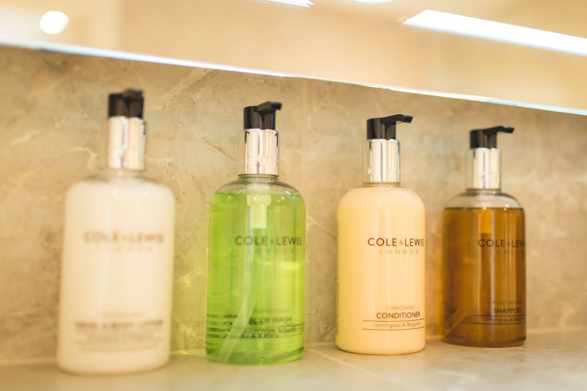 布里奇沃特 凉亭旅馆酒店 外观 照片 A selection of toiletries